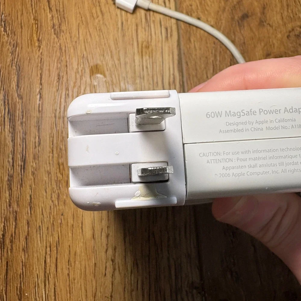 Genuine Apple 60W MagSafe Power Adapter A1184 (2006) –‎ 13
